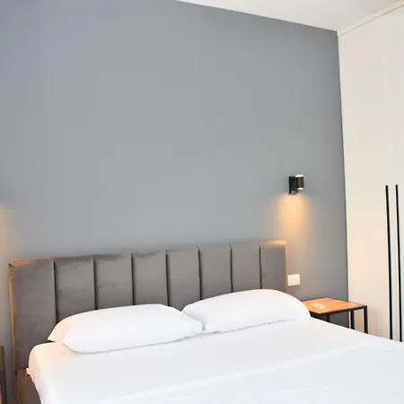 Sandy Pine Retreat - 300 * Durrës
